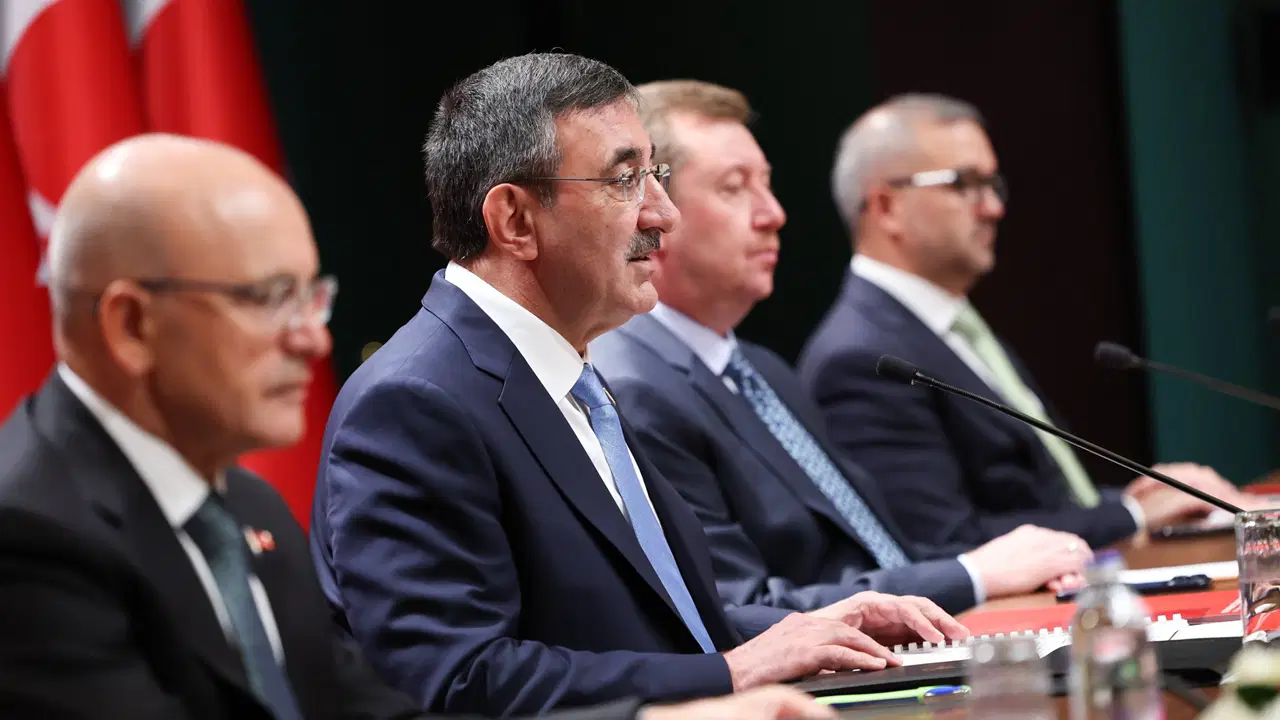 Yeni OVP açıklandı: Enflasyon, dolar, vergi ve özelleştirmede çarpıcı hedefler