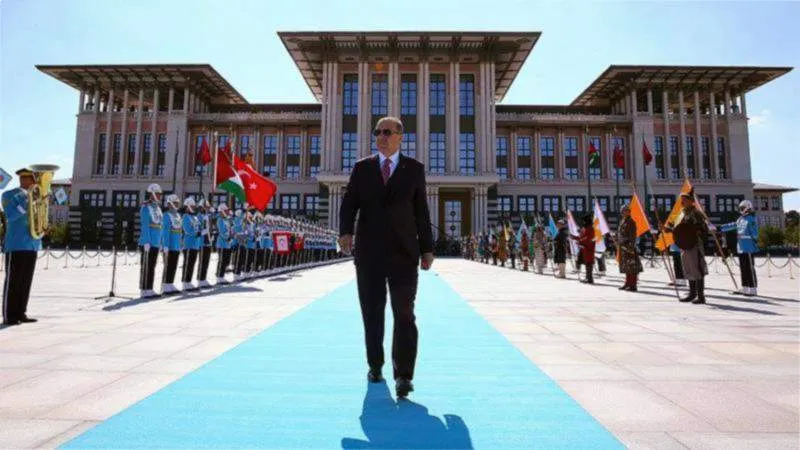 Abdulkadir Selvi: Erdoğan, fil dişi kulelerde yaşamıyor, AKP MYK toplantısında “Ekonomik sıkıntılar var, halledeceğiz” dedi