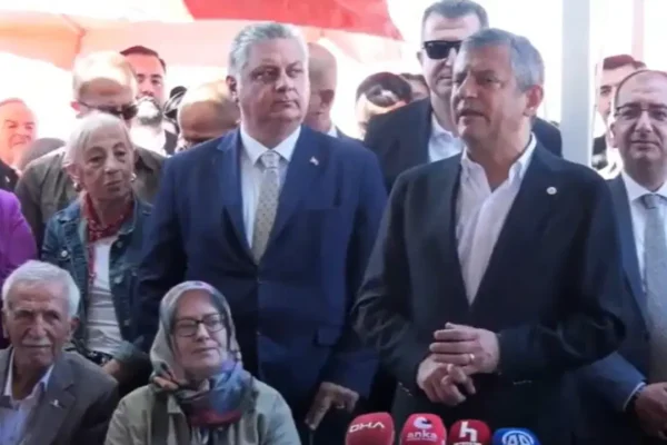 Özgür Özel, Yalova’da emeklilerle bir araya geldi: ‘Türkiye’nin çilesini çekmeyecekler, sefasını sürecekler’