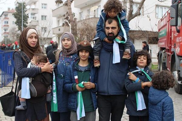 Cumhurbaşkanını görmek için 6 çocuğuyla Fransa’dan geldi